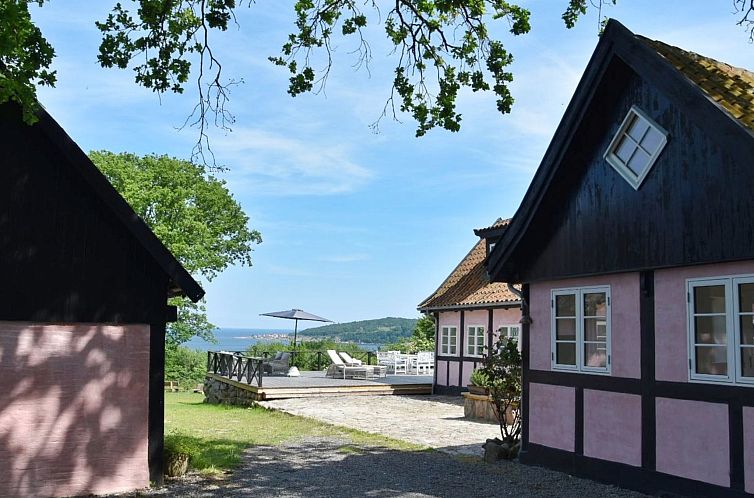 Vakantiehuis "Merrit" - 250m from the sea