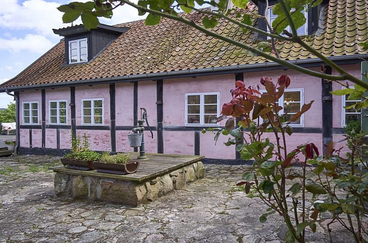 Vakantiehuis "Merrit" - 250m from the sea