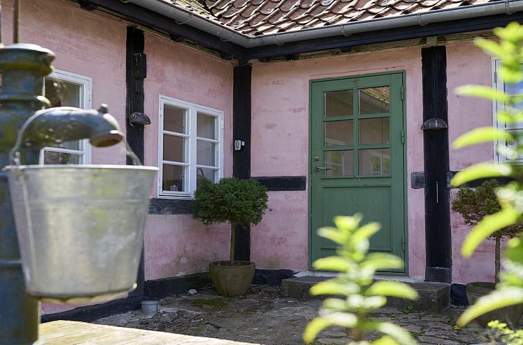 Vakantiehuis "Merrit" - 250m from the sea