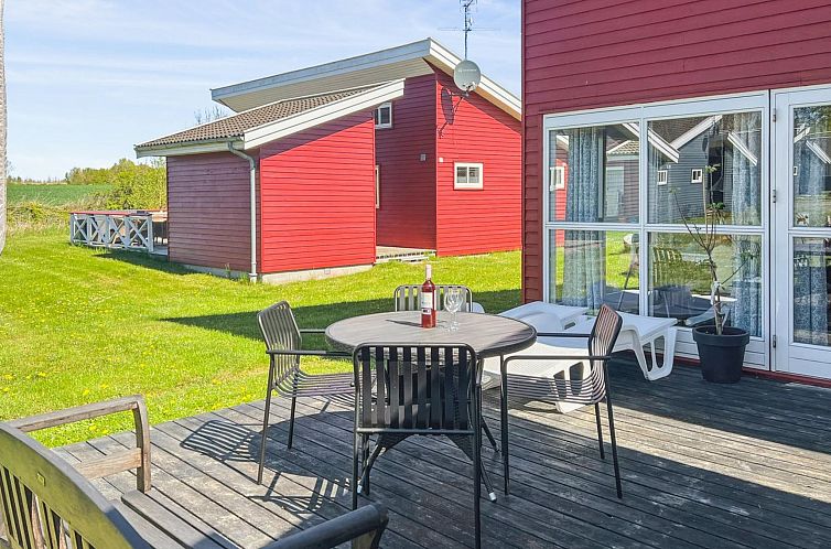 Vakantiehuis "Carlie" - 2.8km from the sea