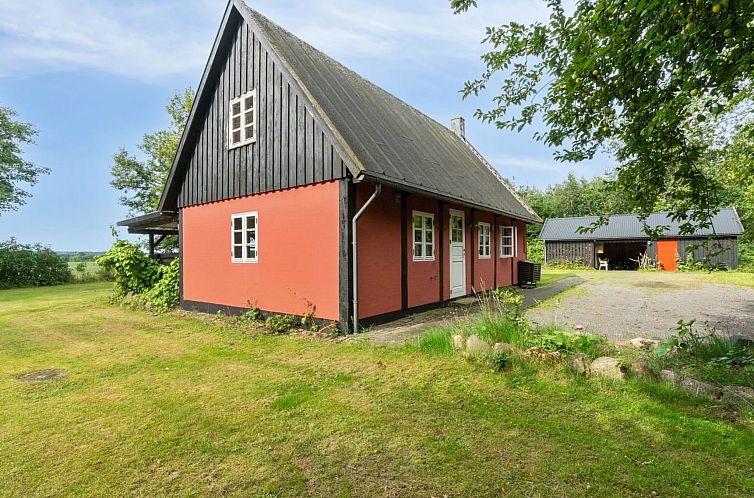 Vakantiehuis "Thana" - 8km from the sea