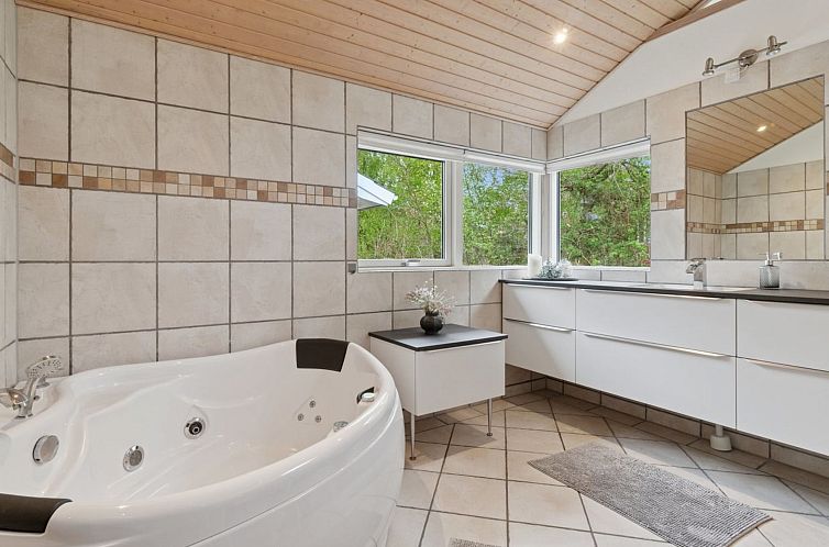 Vakantiehuis "Virpi" - 8km from the sea