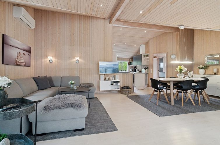 Vakantiehuis "Virpi" - 8km from the sea