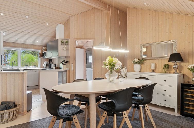 Vakantiehuis "Virpi" - 8km from the sea