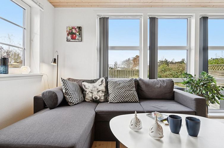 Vakantiehuis "Sonya" - 350m from the sea