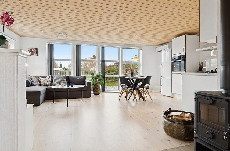 Vakantiehuis "Sonya" - 350m from the sea