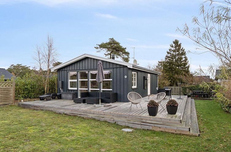 Vakantiehuis "Sonya" - 350m from the sea