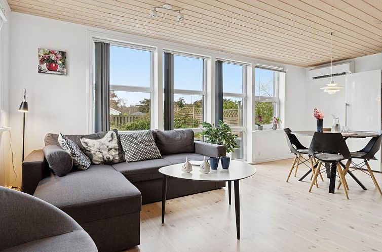 Vakantiehuis "Sonya" - 350m from the sea