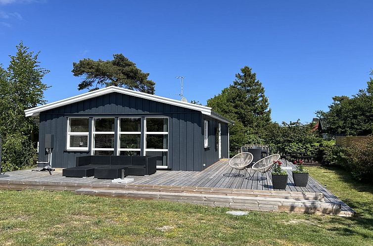 Vakantiehuis "Sonya" - 350m from the sea
