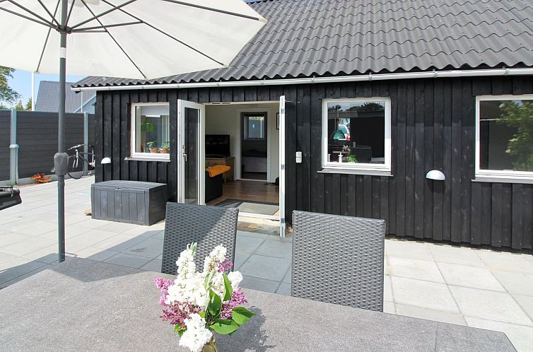 Vakantiehuis "Ulla" - 300m from the sea