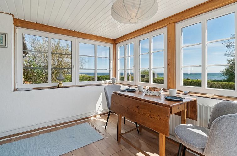 Vakantiehuis "Hakon" - 40m from the sea