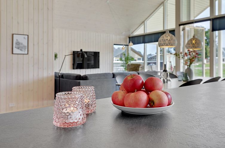 Vakantiehuis "Elza" - 800m from the sea