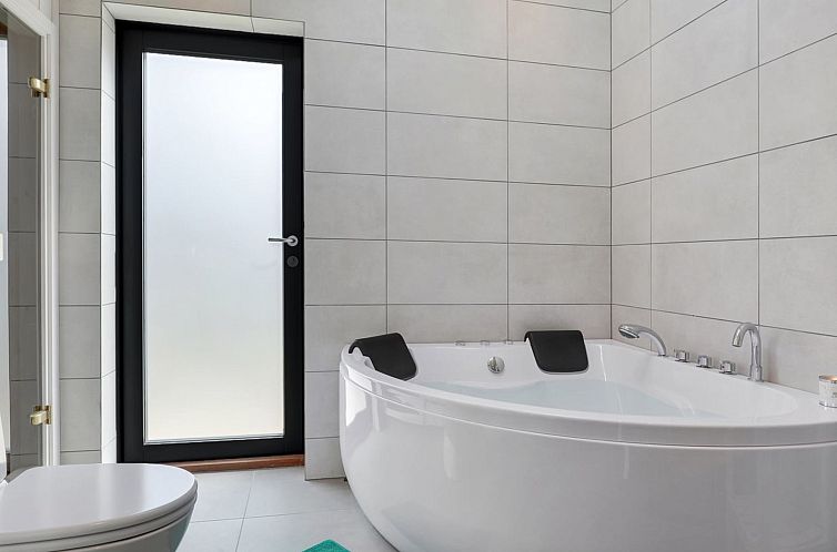 Vakantiehuis "Evert" - 250m from the sea