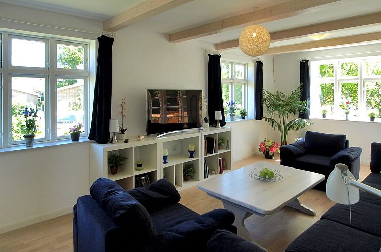 Vakantiehuis "Evert" - 250m from the sea