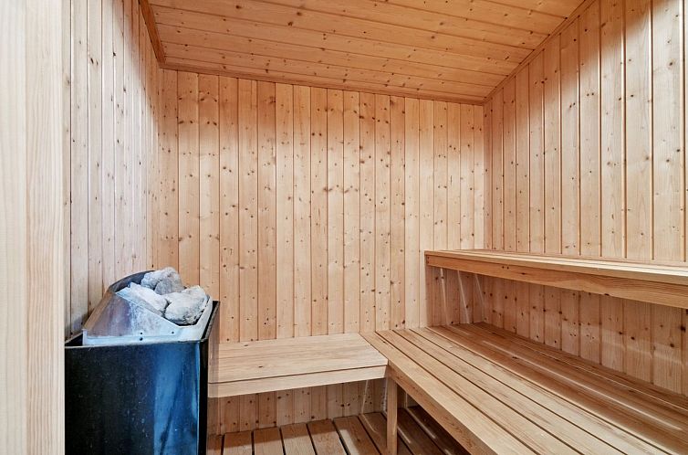 Vakantiehuis "Ellynor" - 600m from the sea