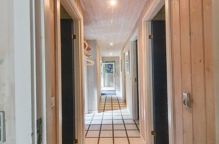 Vakantiehuis "Marit" - 1.5km from the sea