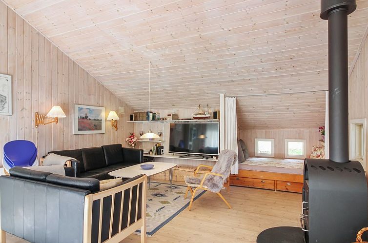 Vakantiehuis "Marit" - 1.5km from the sea