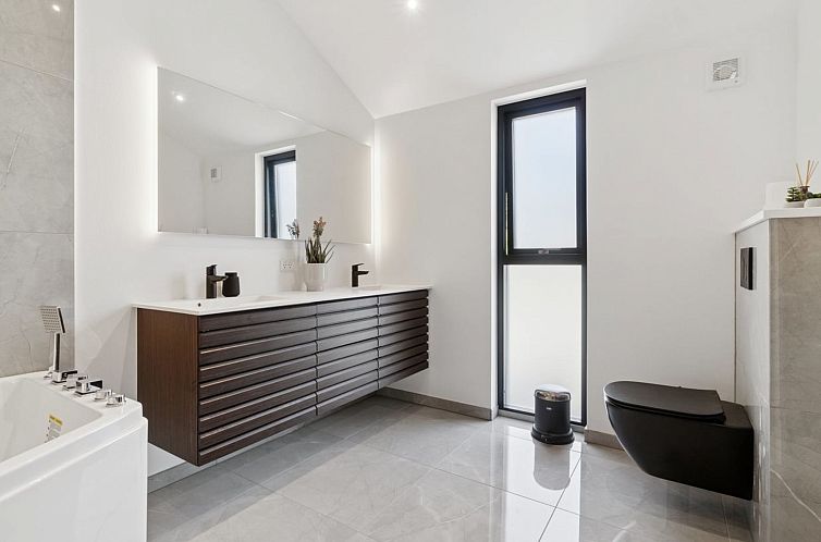 Vakantiehuis "Tove" - 350m from the sea