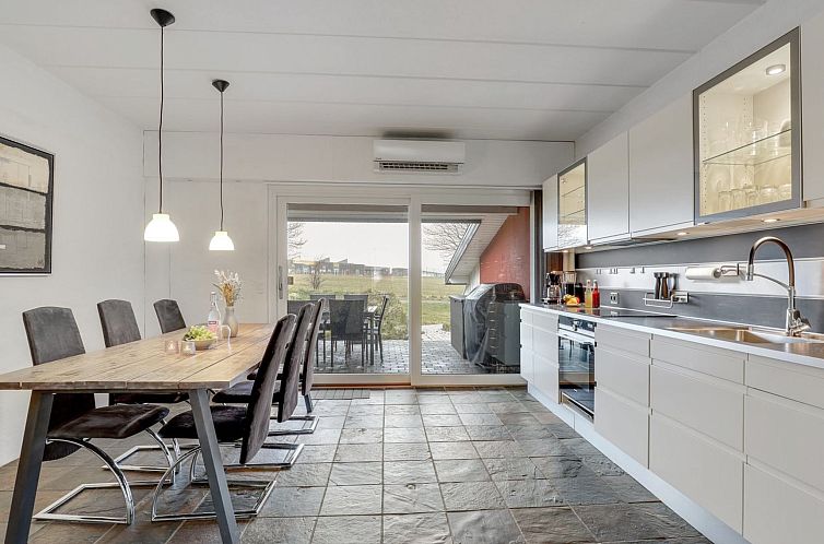 Appartement "Cornelia" - 6km from the sea