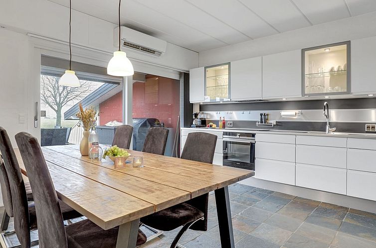 Appartement "Cornelia" - 6km from the sea