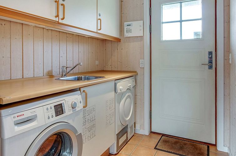 Vakantiehuis "Kajsa" - 50m from the sea