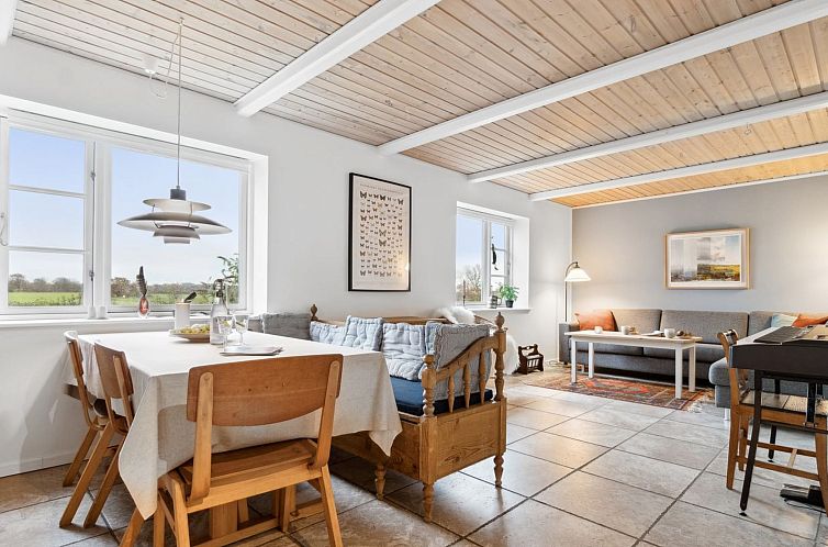 Vakantiehuis "Adrienne" - 6.4km from the sea