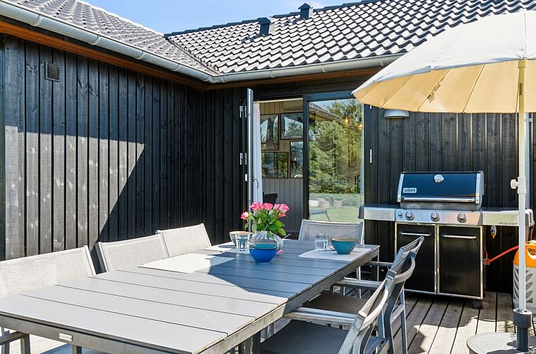 Vakantiehuis "Kristiarn" - 1.1km from the sea