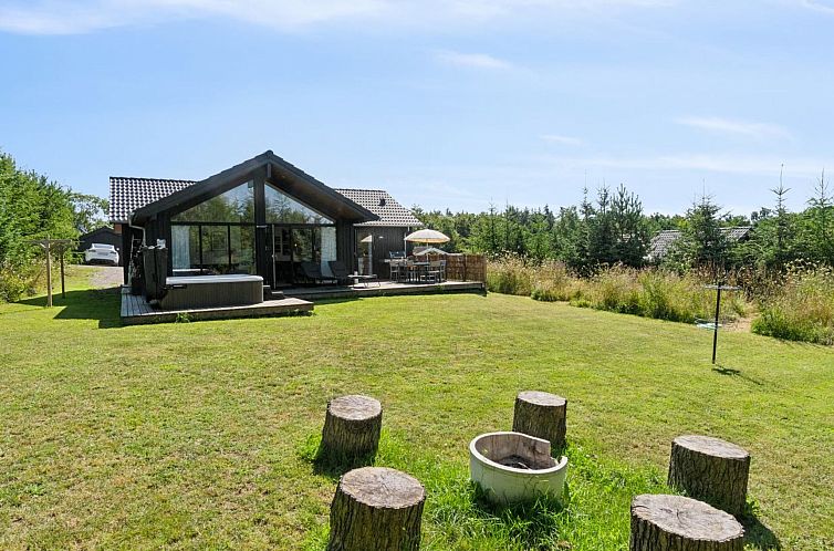 Vakantiehuis "Kristiarn" - 1.1km from the sea