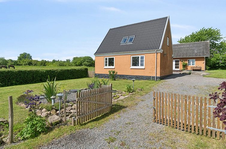 Vakantiehuis "Adrienne" - 6.4km from the sea