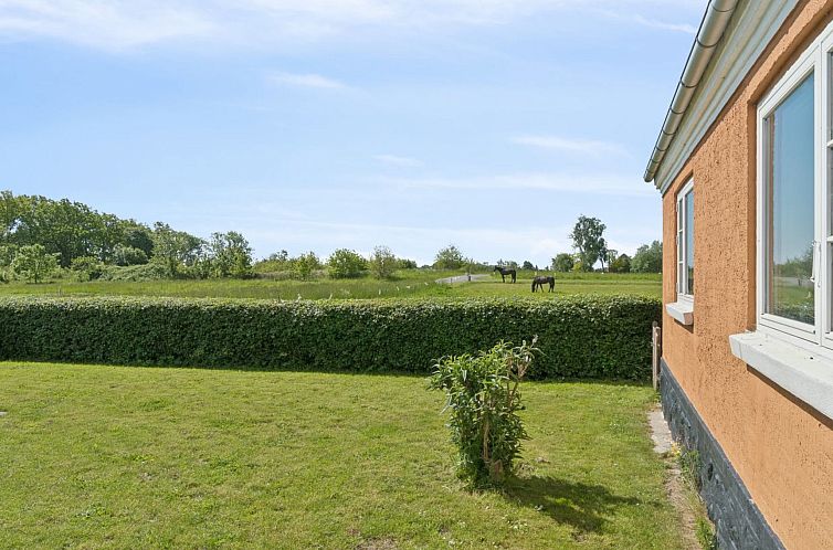 Vakantiehuis "Adrienne" - 6.4km from the sea