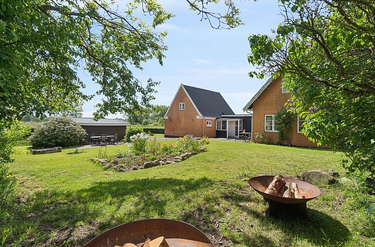 Vakantiehuis "Adrienne" - 6.4km from the sea