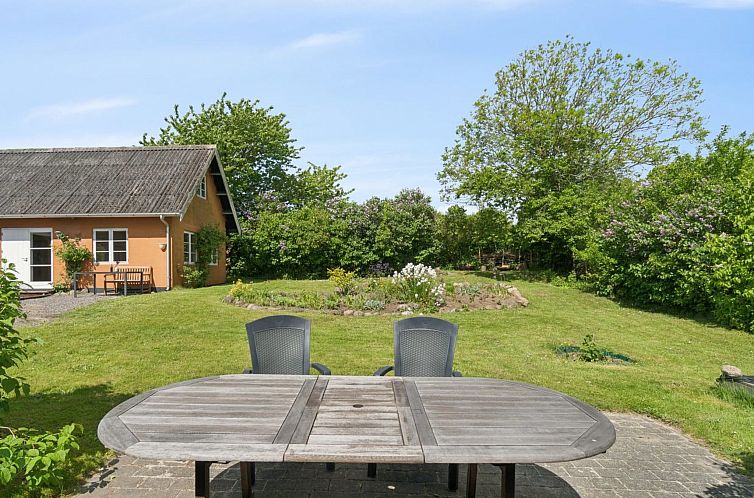 Vakantiehuis "Adrienne" - 6.4km from the sea