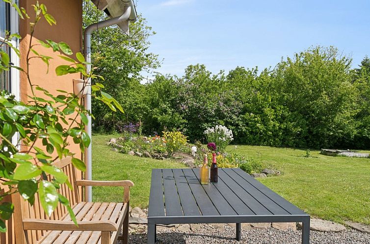 Vakantiehuis "Adrienne" - 6.4km from the sea