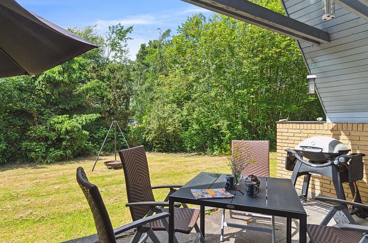 Vakantiehuis "Tine" - 600m from the sea