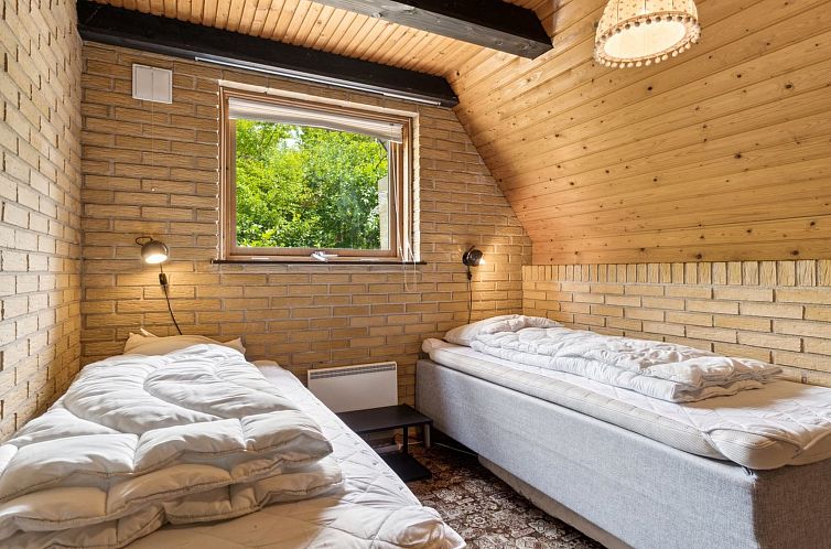 Vakantiehuis "Tine" - 600m from the sea