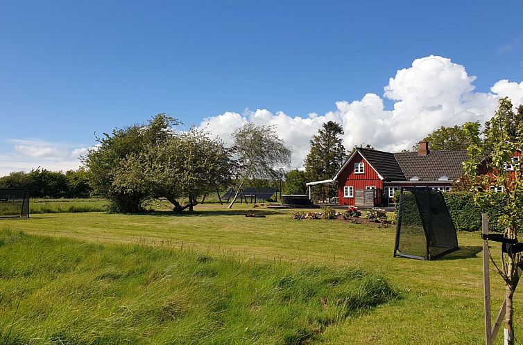 Vakantiehuis "Ieva" - 3.9km from the sea