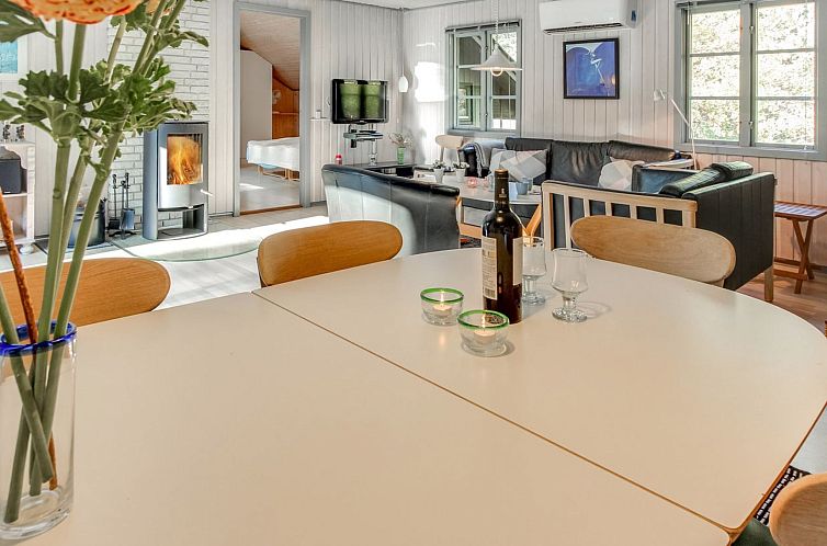 Vakantiehuis "Elona" - 950m from the sea