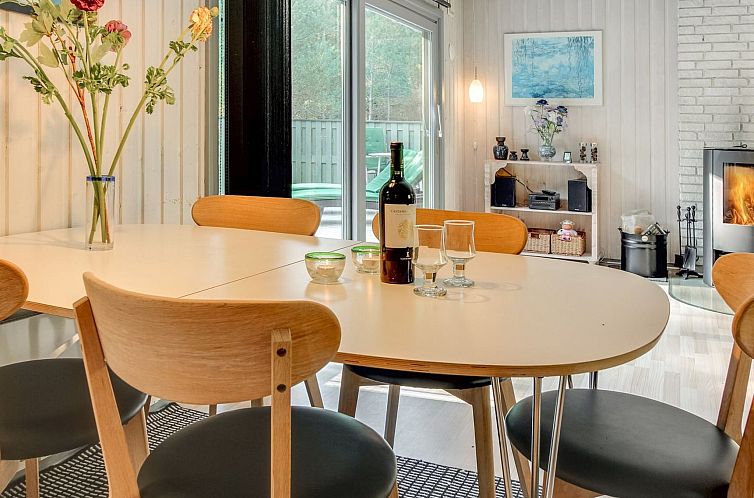 Vakantiehuis "Elona" - 950m from the sea