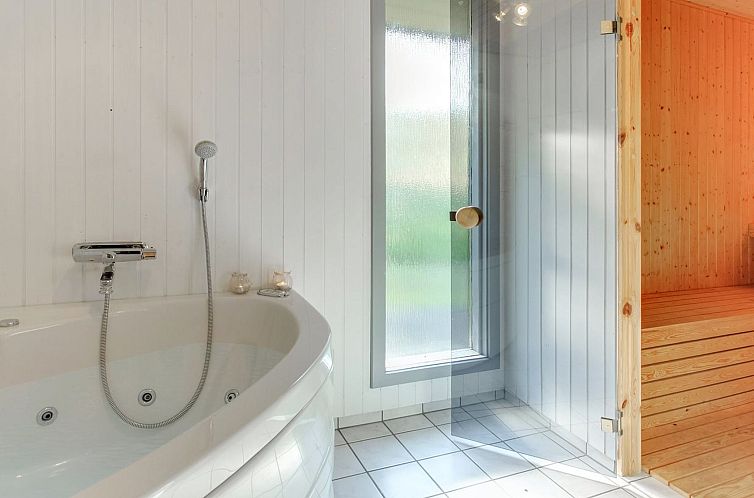 Vakantiehuis "Elona" - 950m from the sea