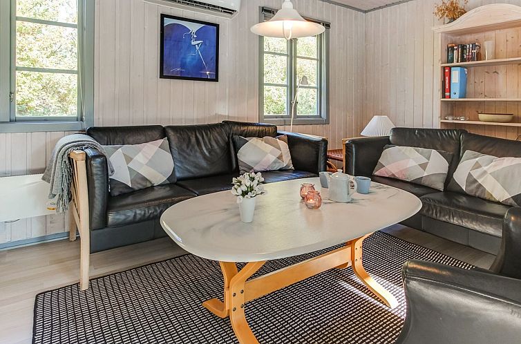 Vakantiehuis "Elona" - 950m from the sea