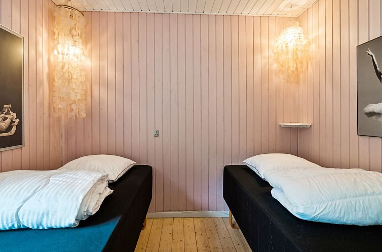 Vakantiehuis "Eirik" - 700m from the sea