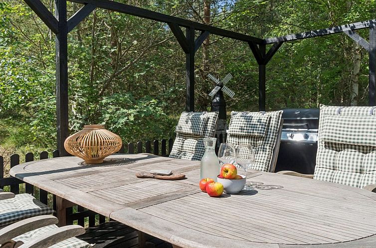 Vakantiehuis "Eirik" - 700m from the sea