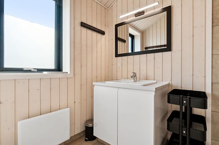 Vakantiehuis "Kristiarn" - 1.1km from the sea