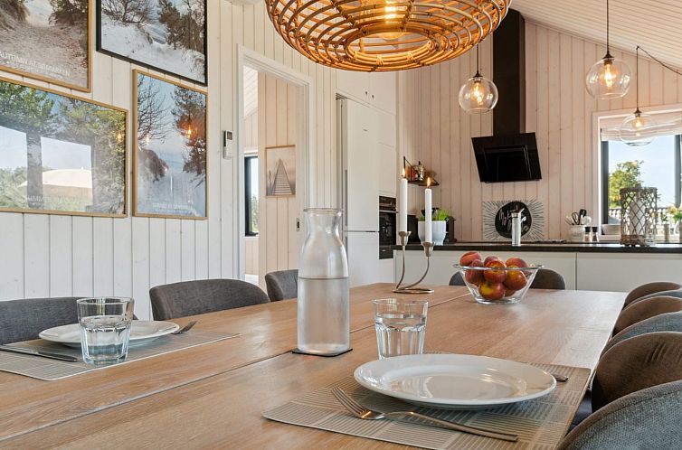 Vakantiehuis "Kristiarn" - 1.1km from the sea