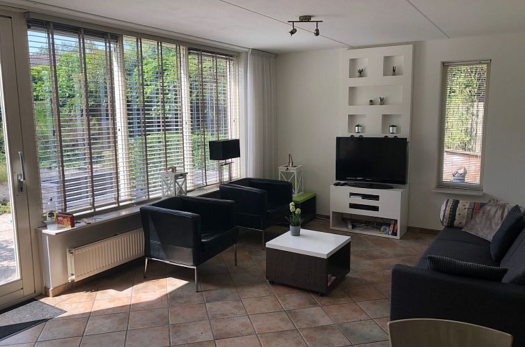 Vakantiehuis Geräumiges Ferienhaus mitten im Wald