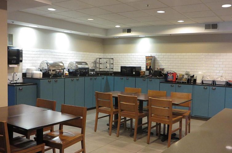 Country Inn & Suites by Radisson, Camp Springs (Andrews Air 