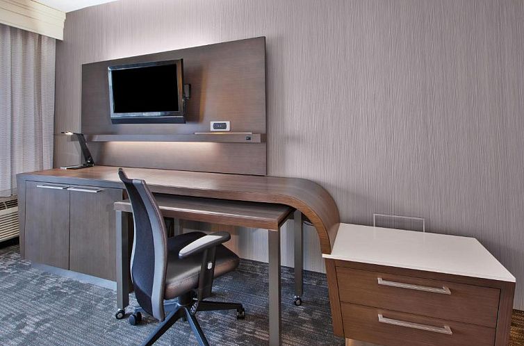 Courtyard by Marriott Somerset