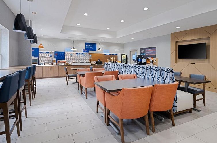 Holiday Inn Express & Suites Lakeland North I-4, an IHG Hote