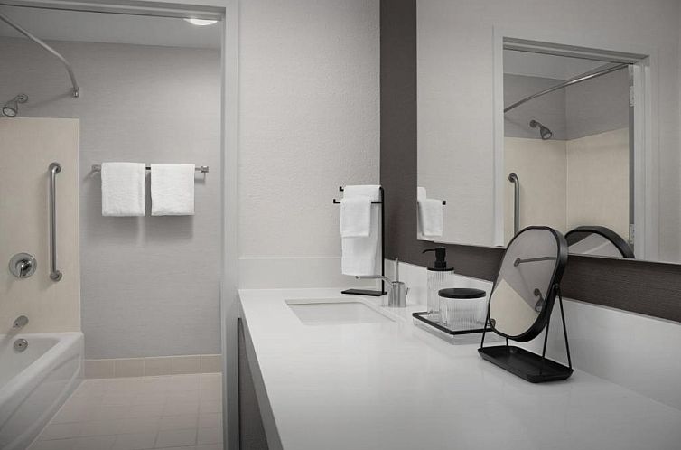 Courtyard Dallas Addison Quorum Drive