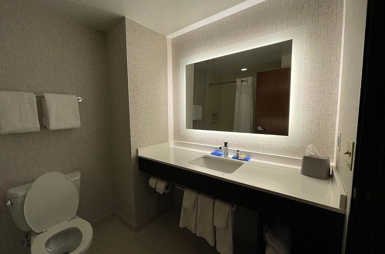 Holiday Inn Express & Suites Columbia - East Elkridge, an IH
